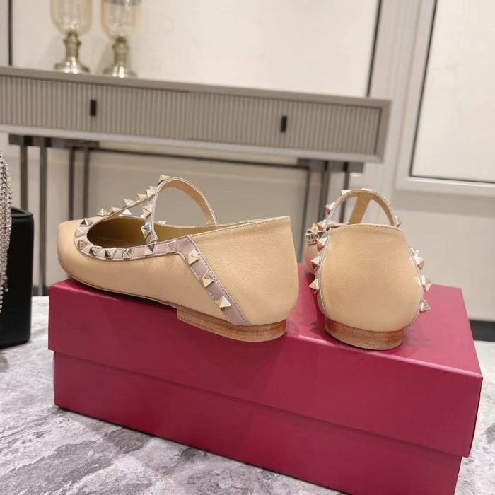 VALENTINO GARAVANI Roman Stud WOMEN 15
