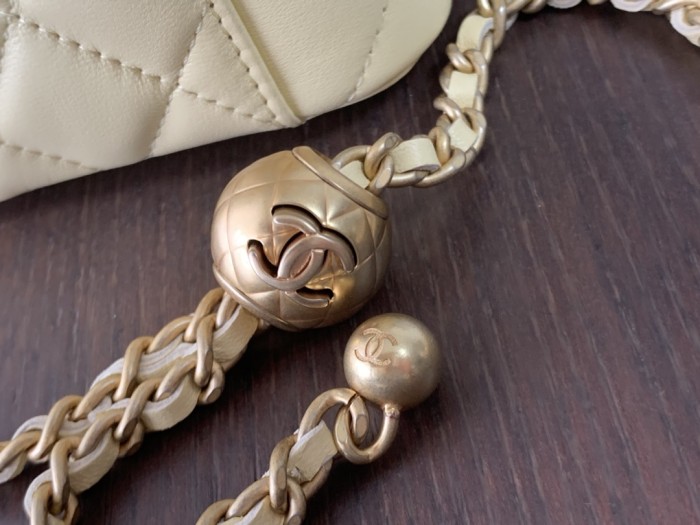 Handbag Chanel size 8.5cmx11cmx7 cm