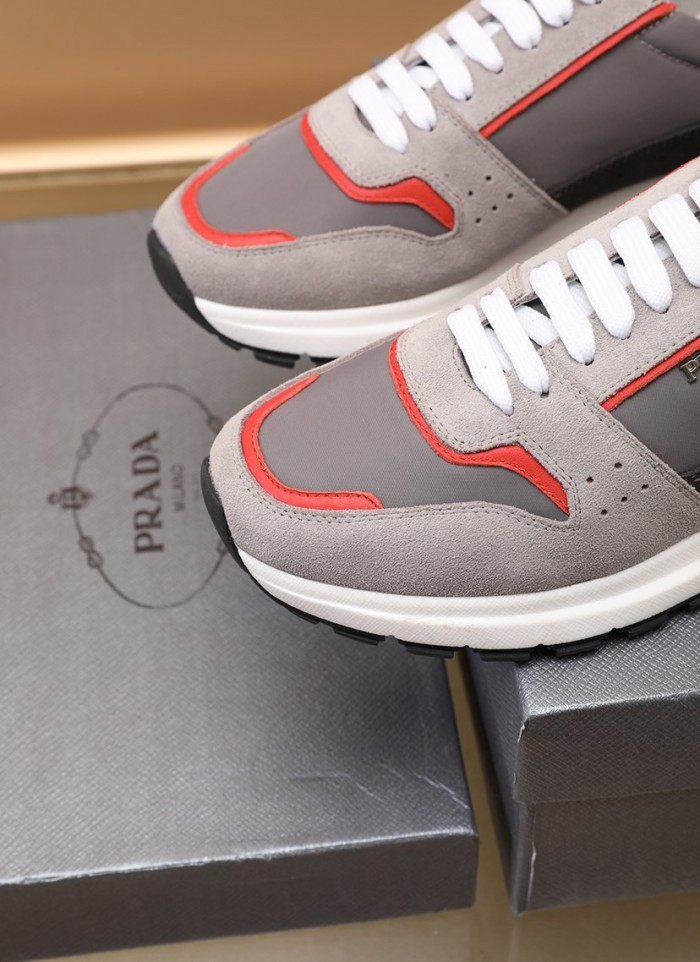 Prada Low Top sneaker 26