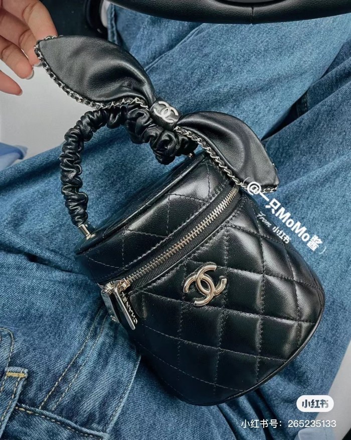 Handbag Chanel size 13×13×11 cm
