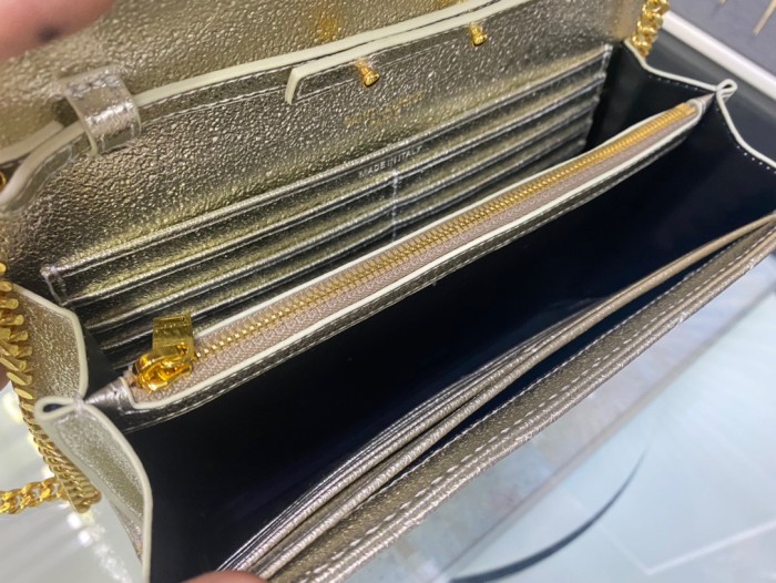 Handbags SAINT LAURENT 377828 size 22.5x14x4 cm