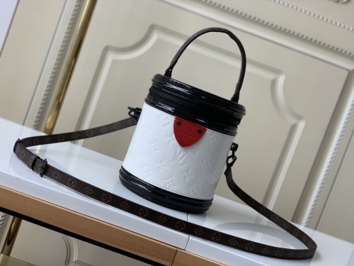 Handbag Louis Vuitton M20487 size 15 x 17 x 15cm