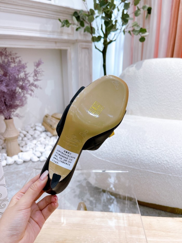 VALENTINO GARAVANI Roman Stud WOMEN 34