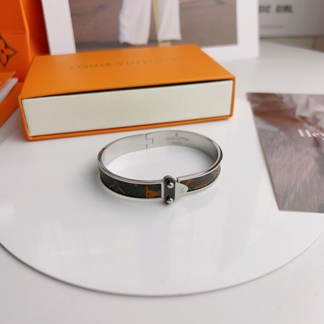 Clothes Louis Vuitton 33