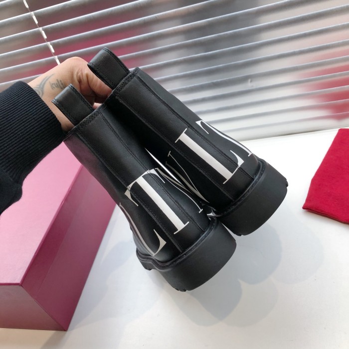 VALENTINO GARAVANI Roman Stud BOOT WOMEN 28