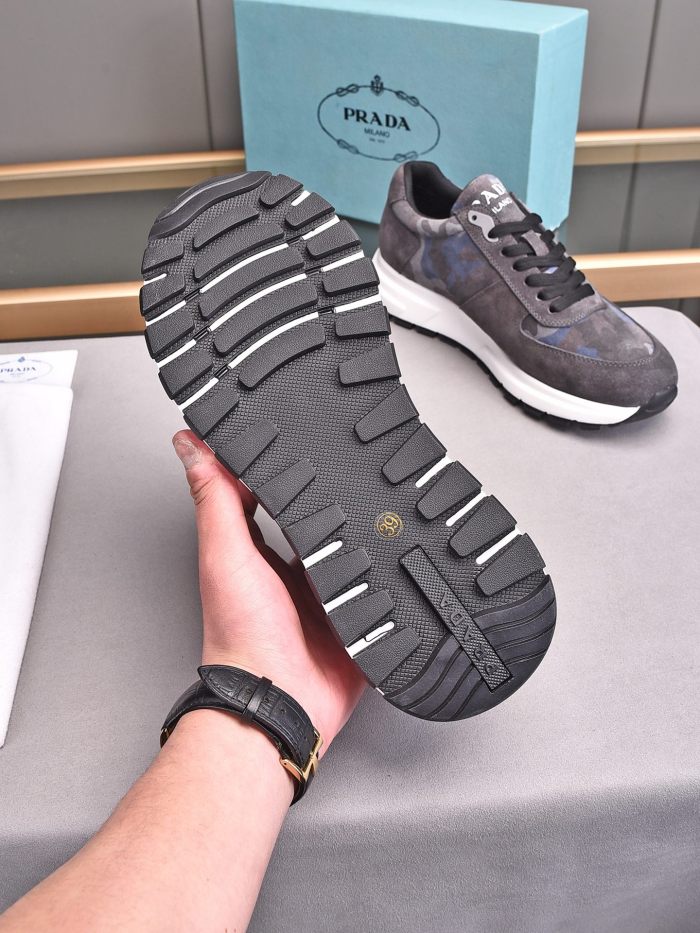 Prada Low Top sneaker 29