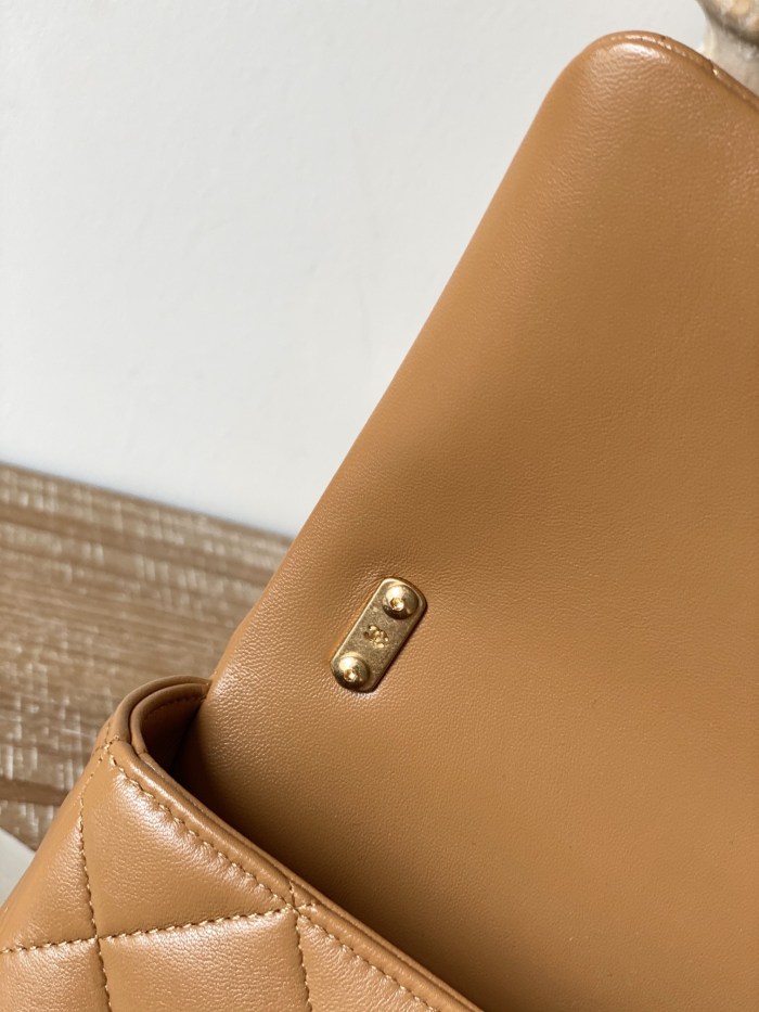 Handbag Chanel 3214 size 17*21*6 cm