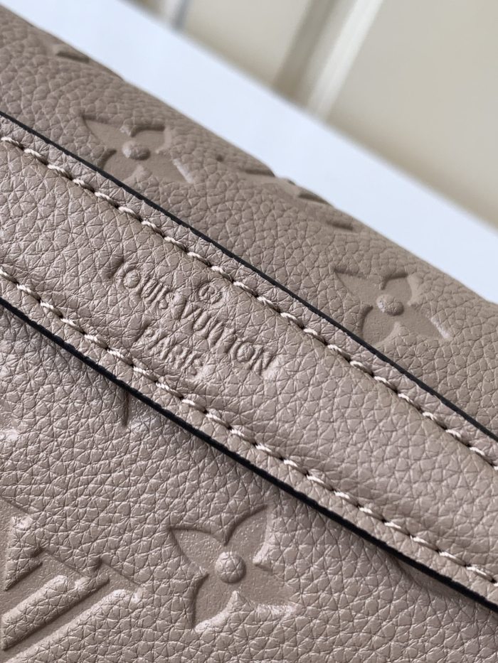 Handbag Louis Vuitton M44929 size 25 x 17 x 9.5 cm