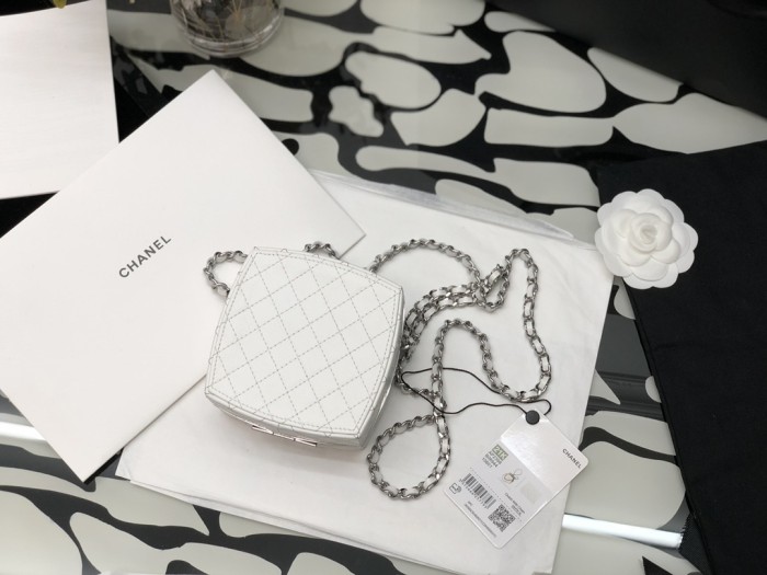 Handbag Chanel size 12.7*12.7*7.6* cm
