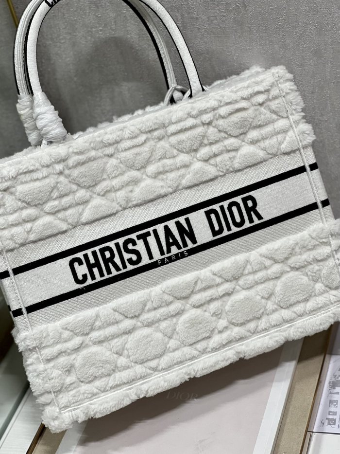 Handbag Dior 1286 size 36×28 cm