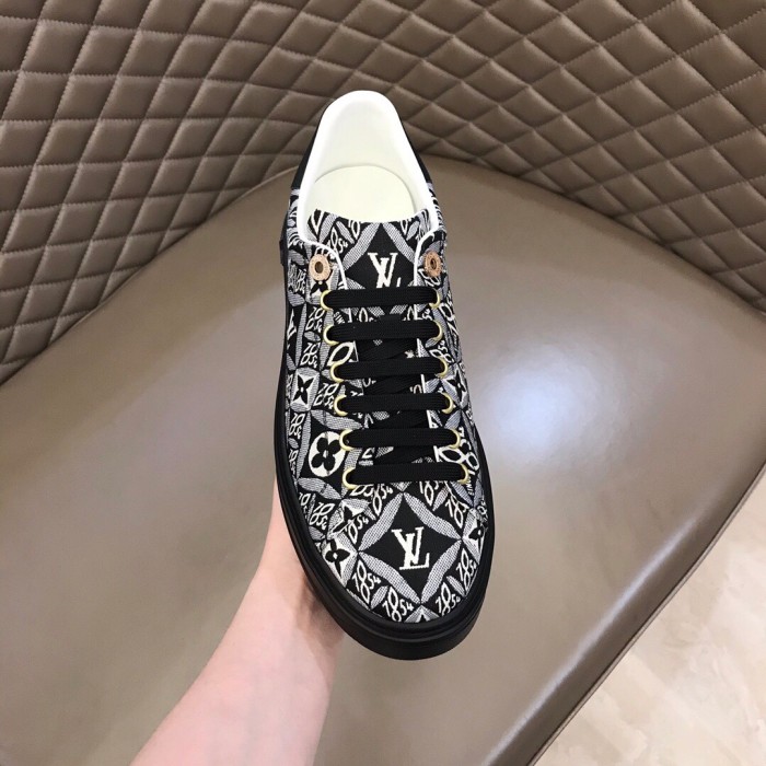 Louis Vuitton Low Top sneaker 44