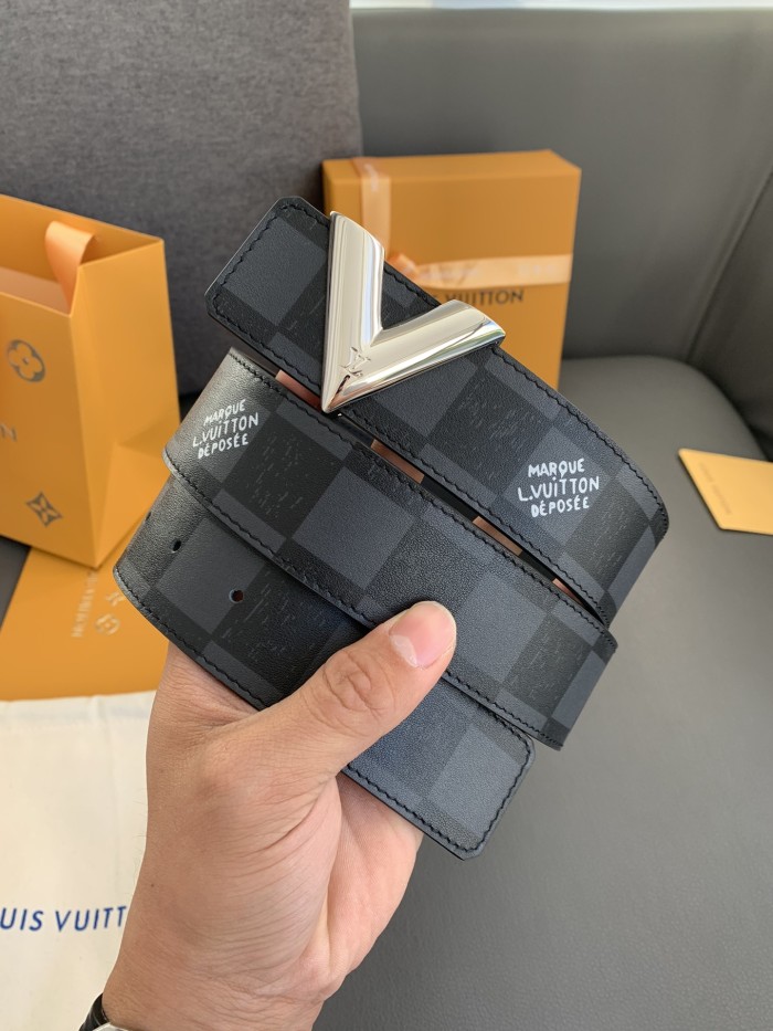 Louis Vuitton Belt 10 (width 4cm)