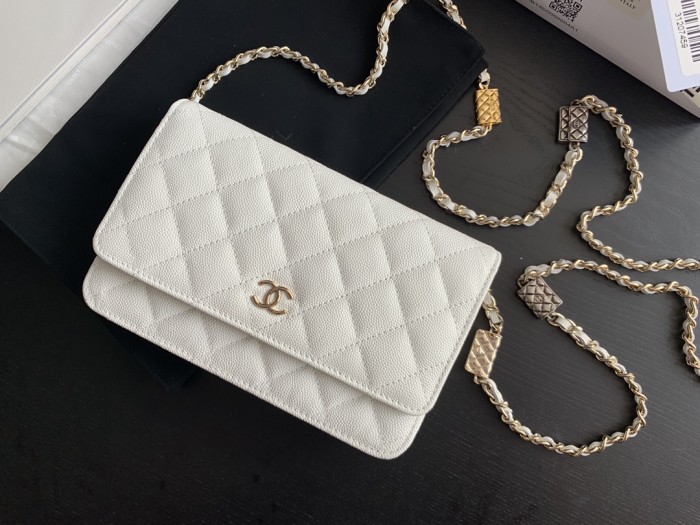 Handbag Chanel AP2400 size 19 cm