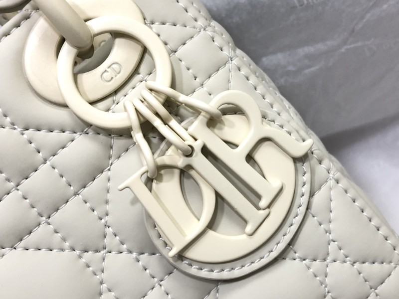 Handbag Dior M0505 size 17 x 15 x 7 cm