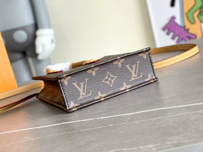 Handbag Louis Vuitton M69442 size 14x17x5.5CM