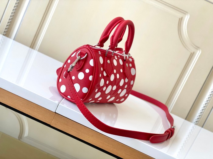Handbag Louis Vuitton M81910 size 16X11X9cm