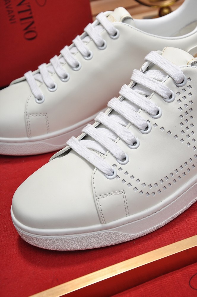 Valentino Garavani Backnet VLOGO low-top sneakers 1