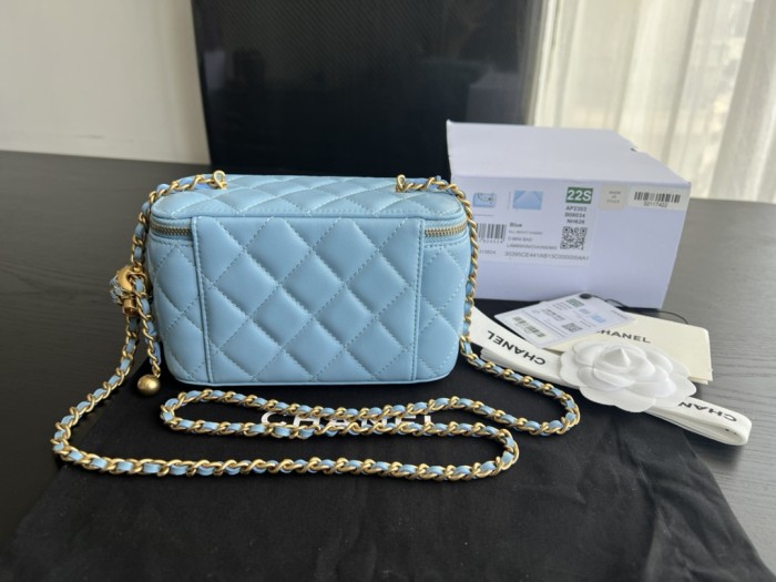 Handbag Chanel AP2303 size 17cmx9.5cmx8 cm