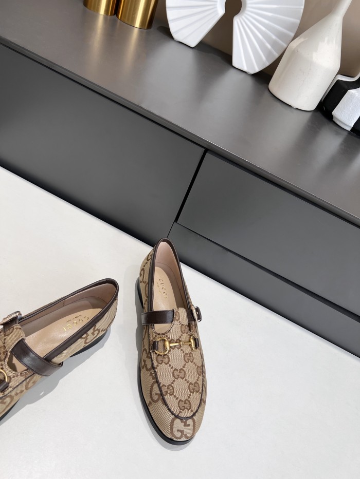 Gucci Women's maxi GG Gucci Jordaan loafer WOMEN 6