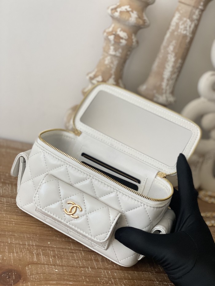 Handbag Chanel 68112 size 10*17*8.5 cm