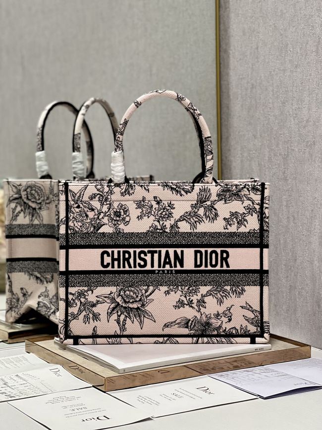 Handbag Dior 1286 size 36×28 cm