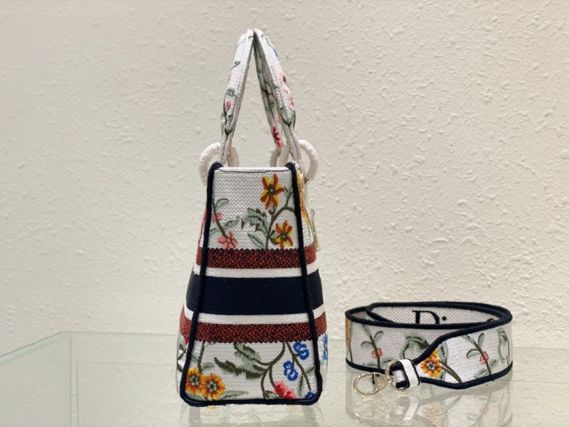 Handbag Dior 6605 size 24 x 20 x 11 cm