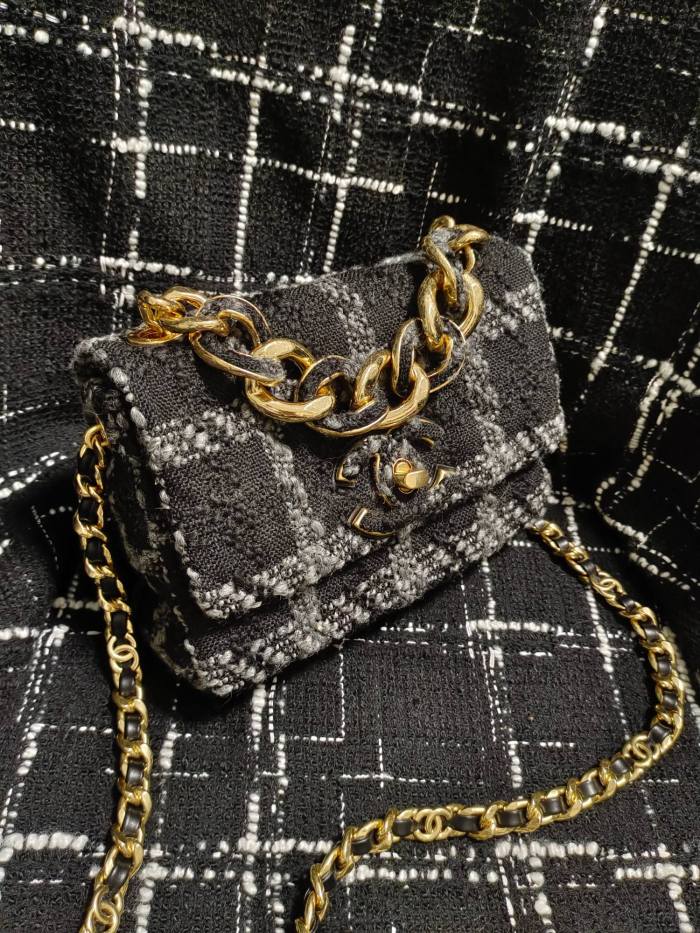 Handbag Chanel size 15*22*6 cm