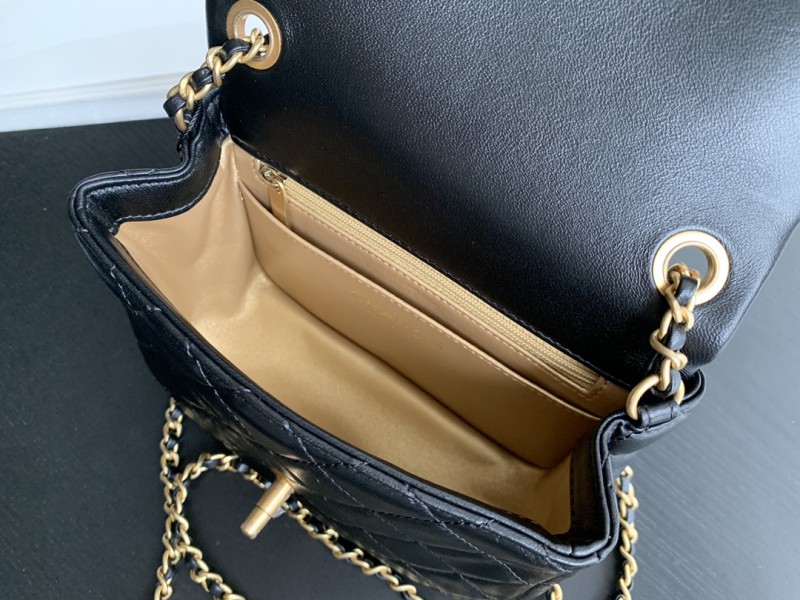 Handbag Chanel size 17 cm