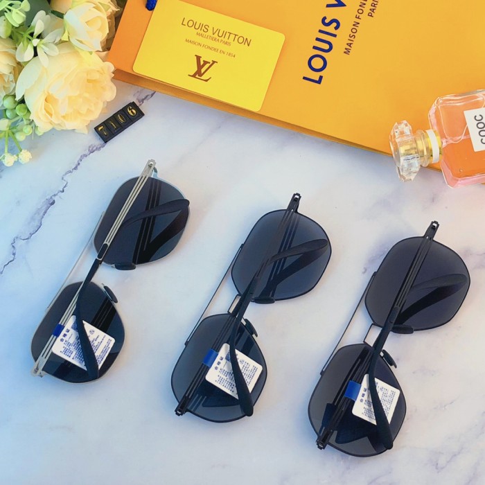 Sunglasses Louis Vuitton LV7106