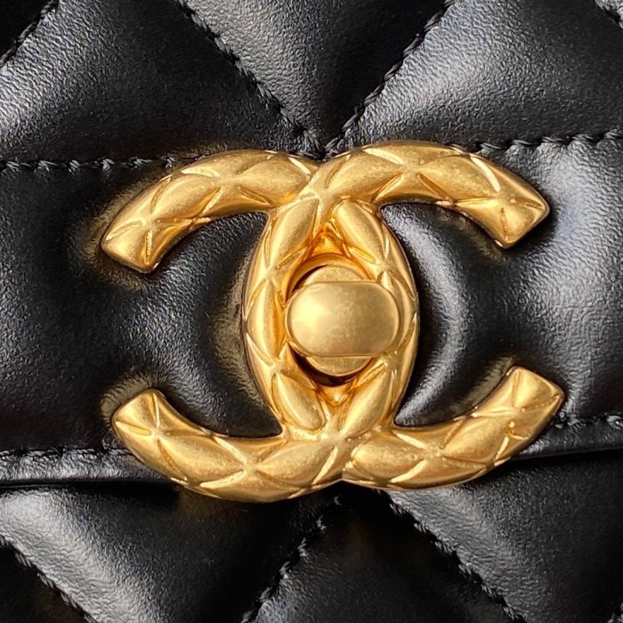 Handbag Chanel AS2714 size 12×20×6 cm