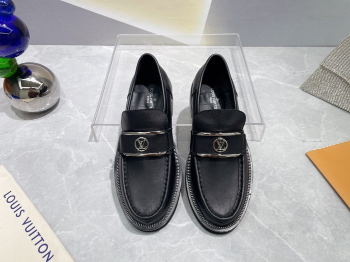 Louis Vuitton shoes WOMEN 3