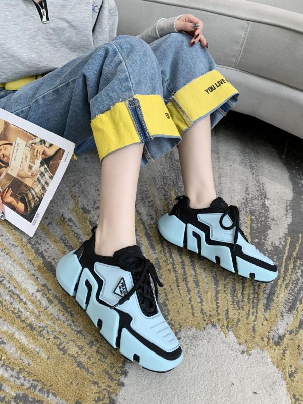 Prada Low Top sneaker 39