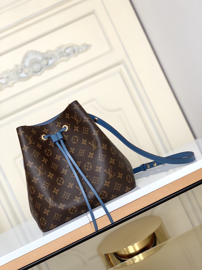 Handbag Louis Vuitton M44022 size 26.0 x 22.0 x 27.0 cm