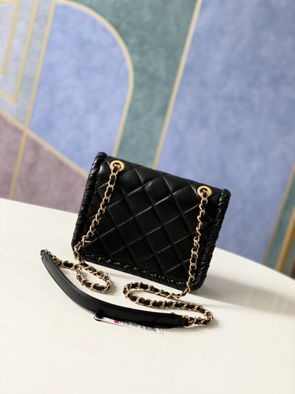 Handbag Chanel AS2495 size 19x15x6 cm