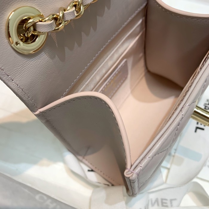 Handbag Chanel 82769 size 11 11 5 cm