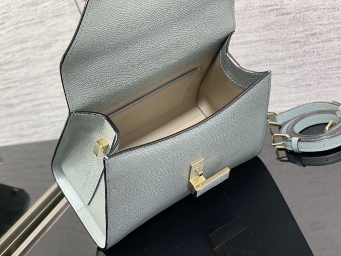 Handbag VALEXTRA size 𝟐𝟐*𝟏𝟔'𝟓*𝟏𝟐 𝐂𝐦