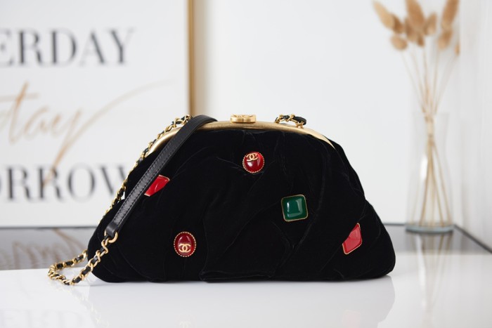 Handbag Chanel AS2138 size 16 27.5 14 cm