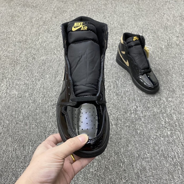 Jordan 1 Retro High Black Metallic Gold (2020)