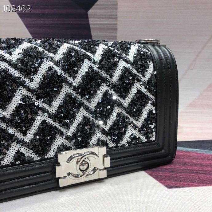 Handbag Chanel 67086 size 15×25×9 cm