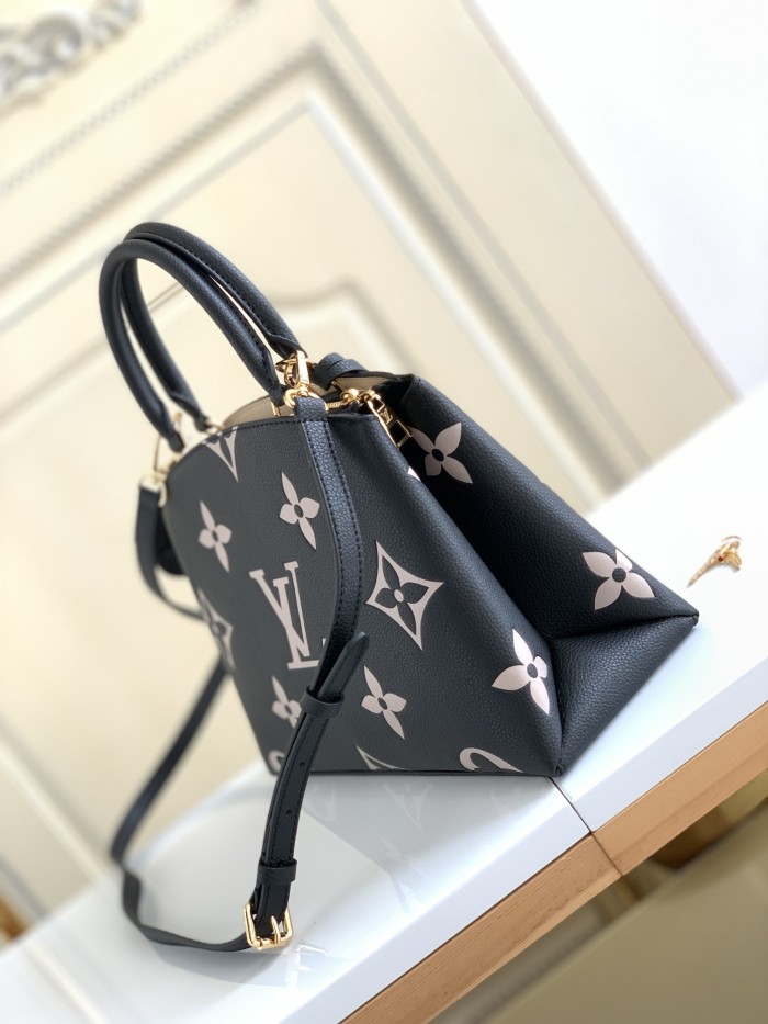 Handbag Louis Vuitton M58913 size 29 x 18 x 12.5 cm