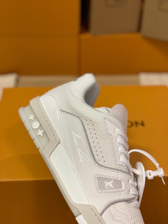 Louis Vuitton Trainer White Signature
