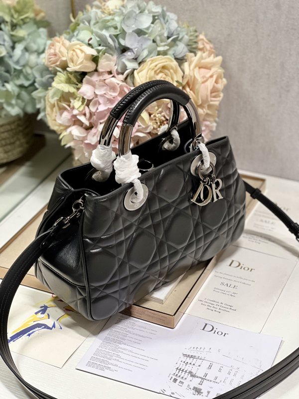 Handbag Dior 0062 size 30*18.5*11.5 cm