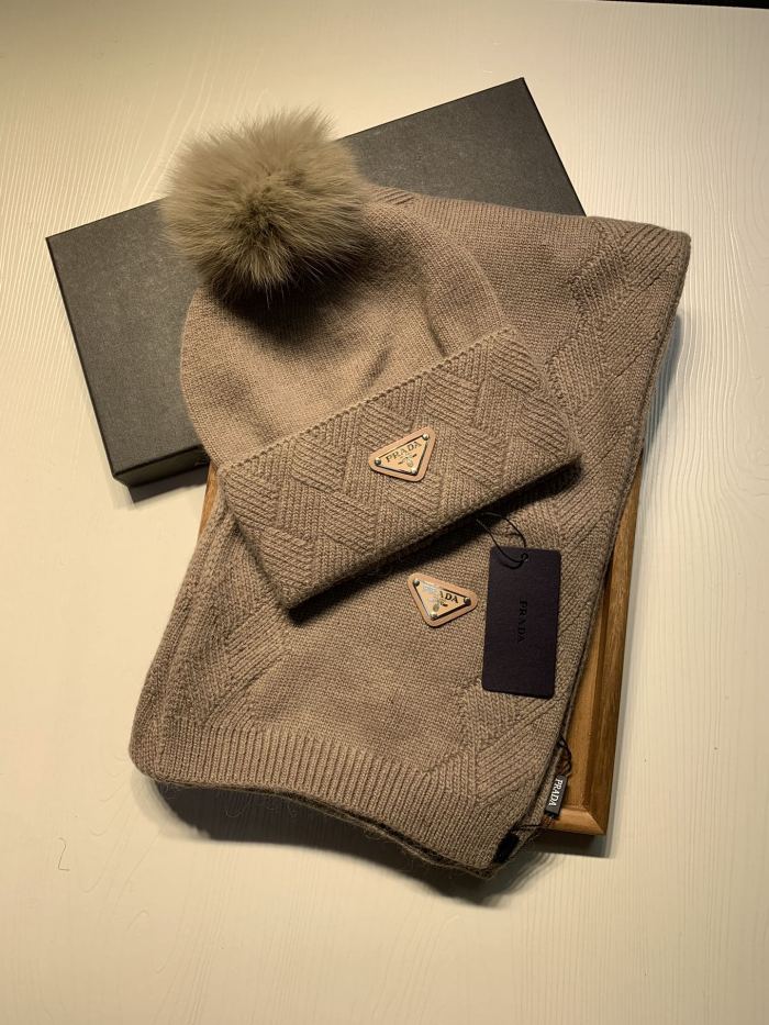 Hat & Scarf Prada 2