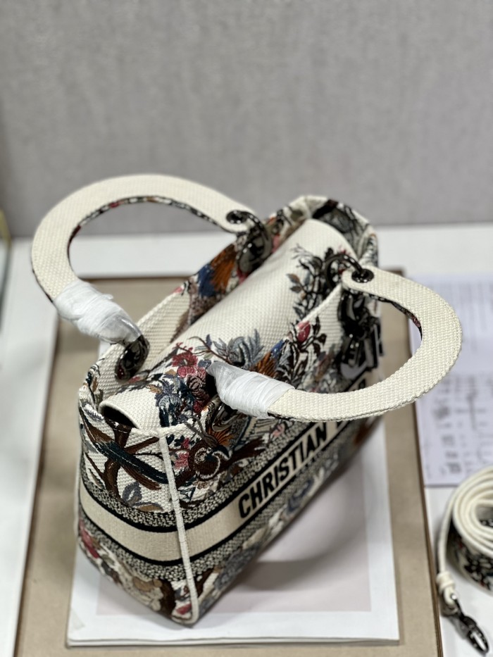 Handbag Dior 9027 size 24*20*11 cm