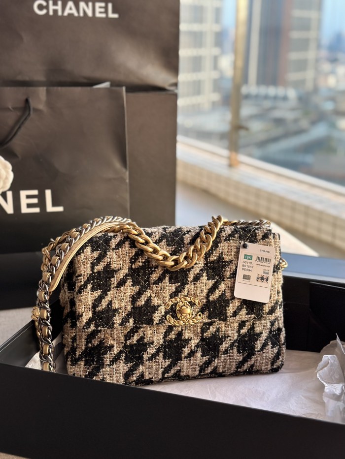 Handbag Chanel AS1161 size 30 CM