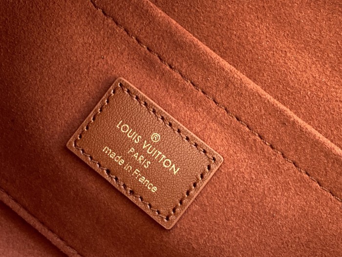 Handbag Louis Vuitton M80763 size 19x11×3 cm