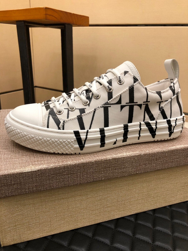 Valentino Garavani Giggies VLTN TIMES low-top sneakers 10