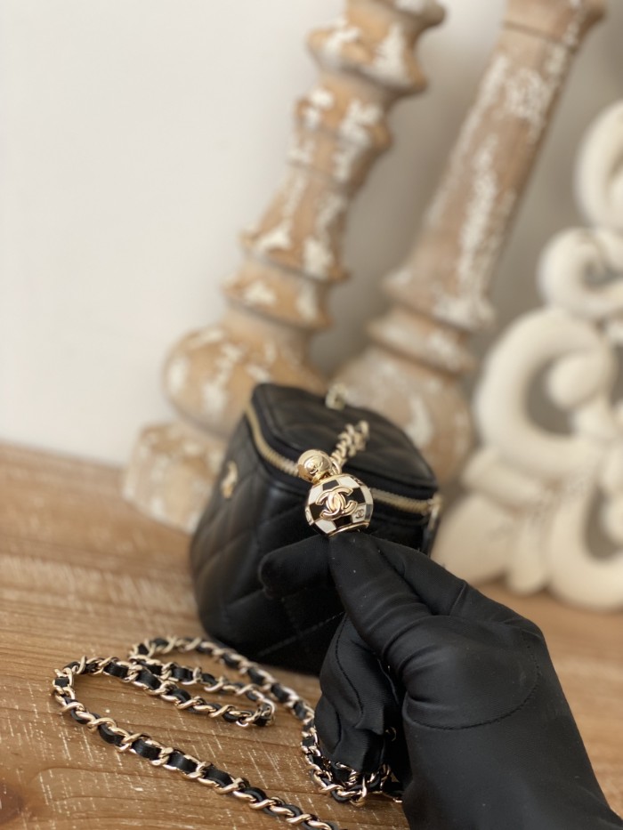 Handbag Chanel 81241 size 10.5 8.5 7 cm