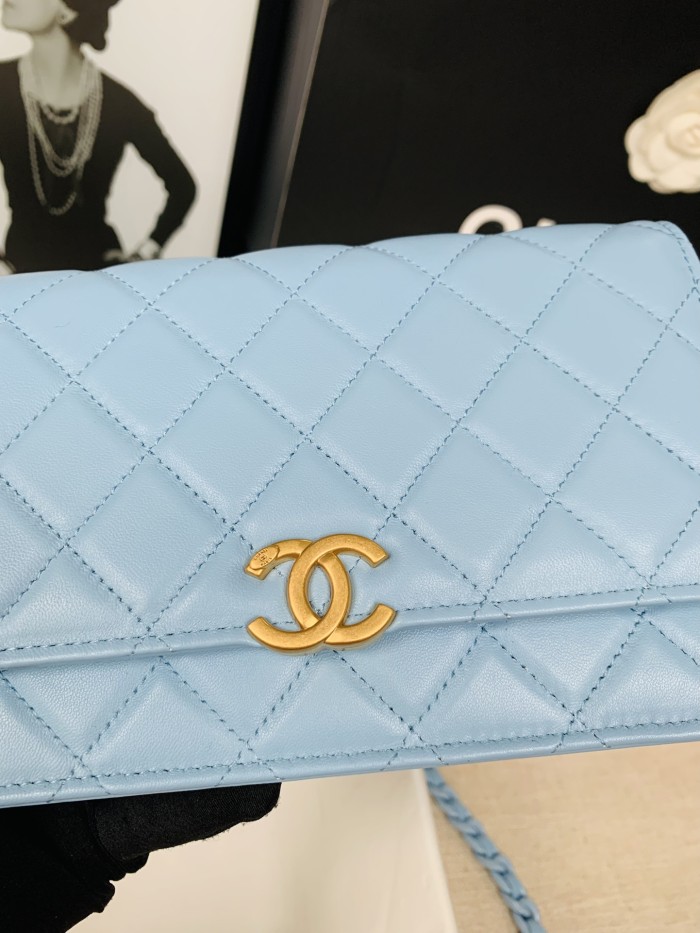 Handbag Chanel size 12*19*3.5 cm