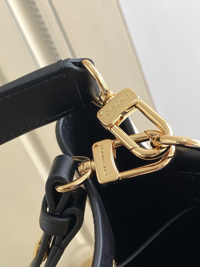 Handbag Louis Vuitton 46023 size 26 x 26 x 17.5 cm